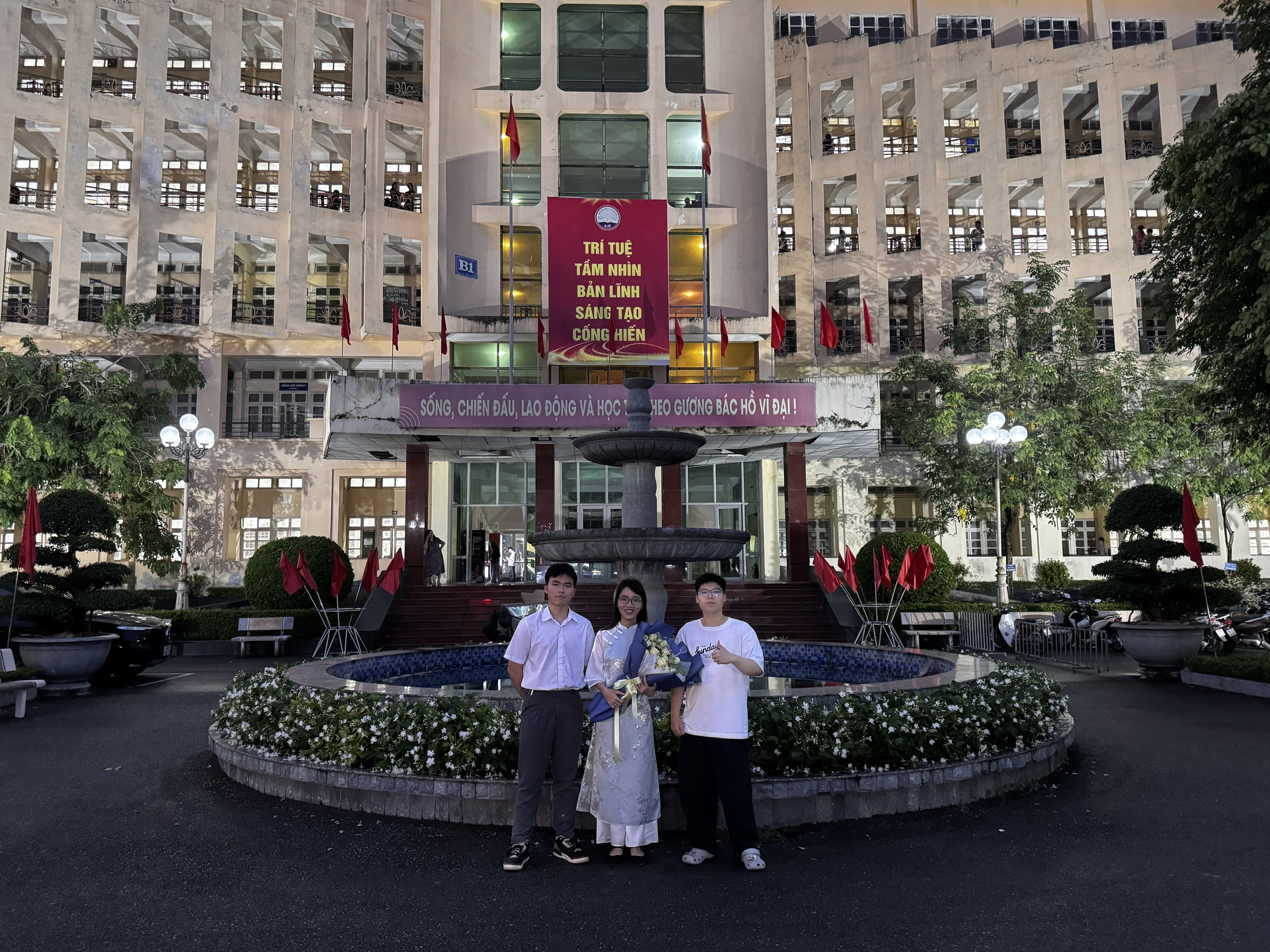 Th&ocirc;ng[-]tin[-]về[-]nạn[-]nh&acirc;n[-]chất[-]độc[-]da[-]cam[-]tr&ecirc;n[-]b&aacute;o[-]mạng[-]điện[-]tử[-]ở[-]Việt[-]Nam[-]hiện[-]nay